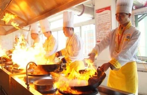 成都学厨师要多久才出师?学厨师创业要多长时间?