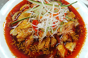 开个凉拌菜店挣钱吗？