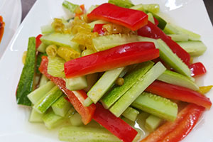 今年19岁,现在是ktv烧烤辣爆凉拌菜师傅月薪5000,想换工作,不知道干什么?