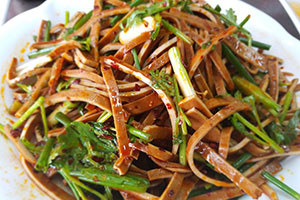 第一次去男朋友家,他妈妈只给了我两千块钱,晚饭只有两个凉拌菜和粥,是不是没看上我?