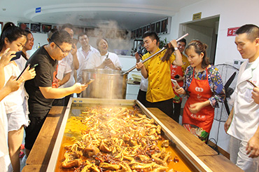 成都想吃还要抢的现捞卤菜店,开在这里!