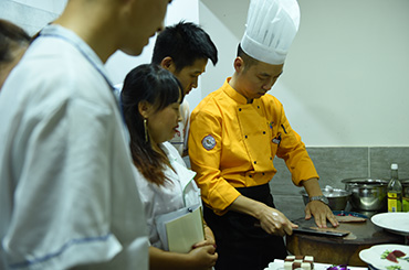30分钟卤货出锅,鸡腿鸡脚卤味浓,自己在家也能做!