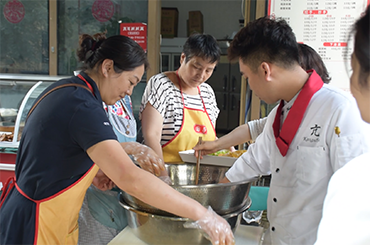 现在做川卤现捞好不好,开店创业生意好做吗?