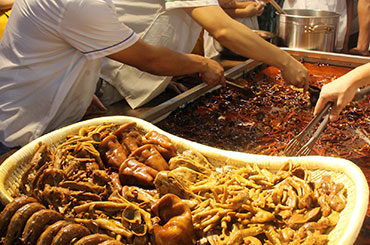 成都火爆的现捞串串,人均20~30元就能吃到霜!