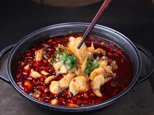 川菜汇鱼火锅用自己的美味俘获着而更多人的心