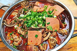 投资一家冒菜店需要多少学费？（开一家冒菜店要多少钱？）