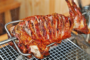 3.5斤的烤羊腿,烧烤店烤出来只有739克(连骨头带肉),正常吗?