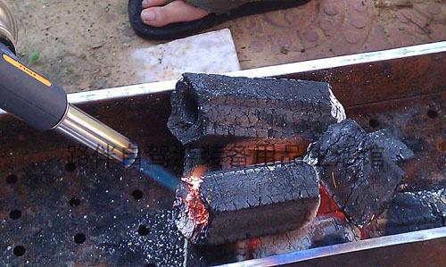 火盆烧烤使用的钢碳怎么点燃？