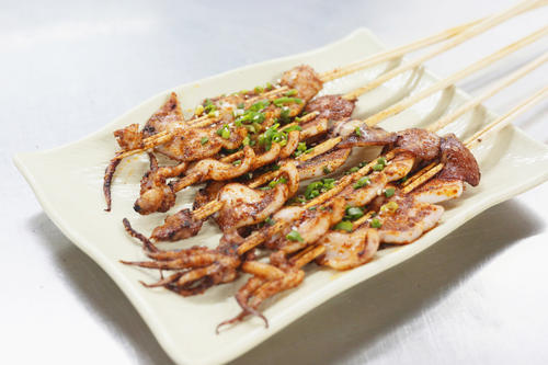 烤鱿鱼怎么做？成都火盆烧烤培训学校来教你