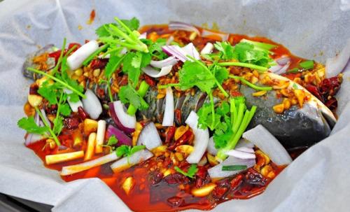 开家纸上烤鱼店如何布置吸引客人？