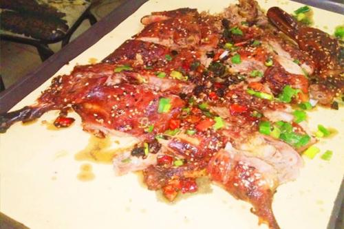 成都铁板烤鸭培训中心，20年专业培训铁板烤鸭技术！