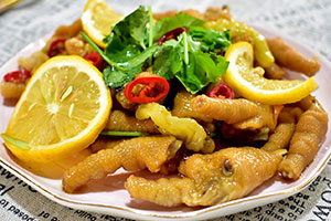 摆摊可以做柠檬鸡爪么？柠檬鸡爪培训学费多少钱？