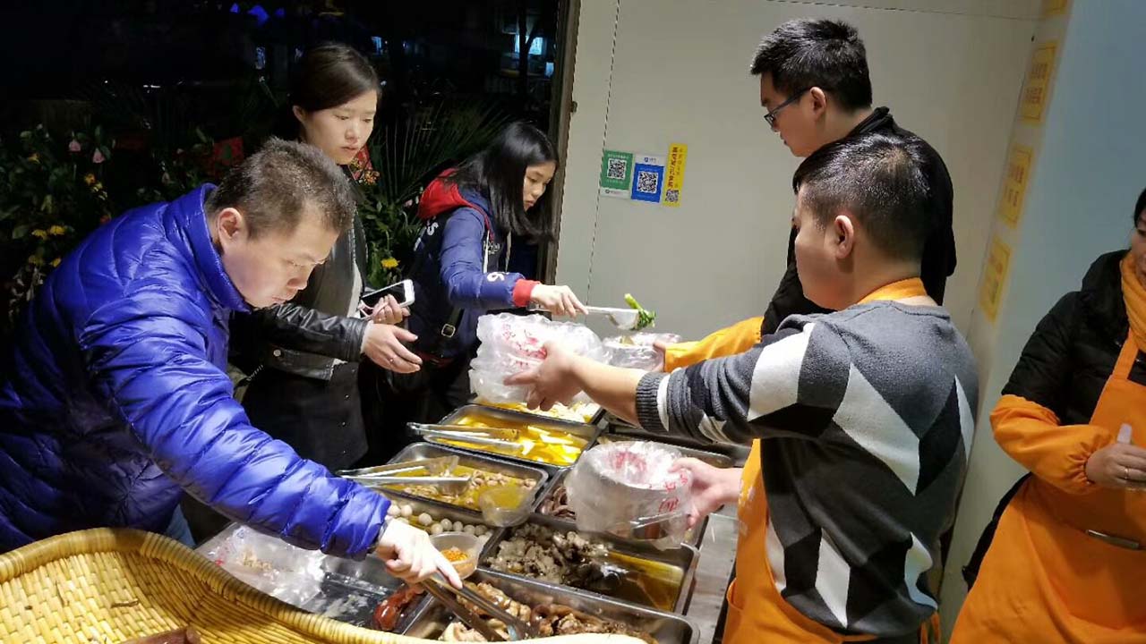 现捞卤菜生意怎么做，专业现捞卤菜师傅谈谈经营心得！